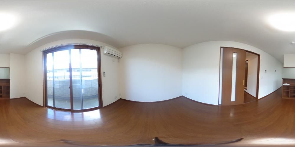 ���r���O