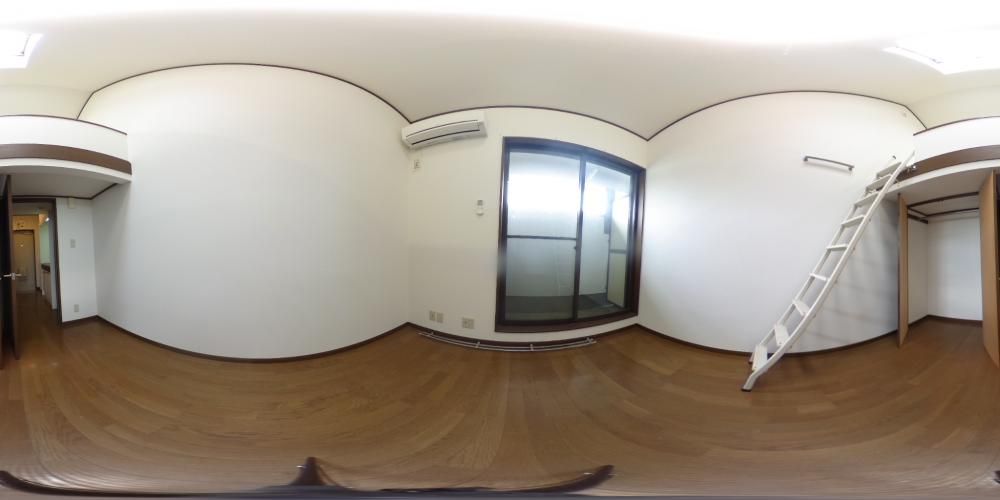 �m��